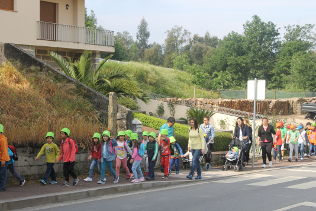 Alunos da EB do Burgo durante a caminhada
